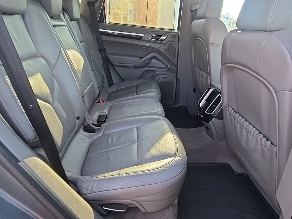 2013 Porsche Cayenne Base photo 26