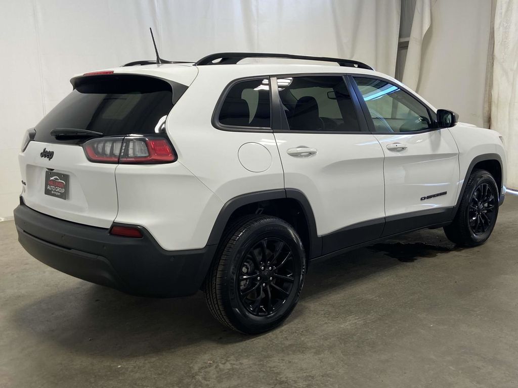 2023 Jeep Cherokee Altitude photo 2