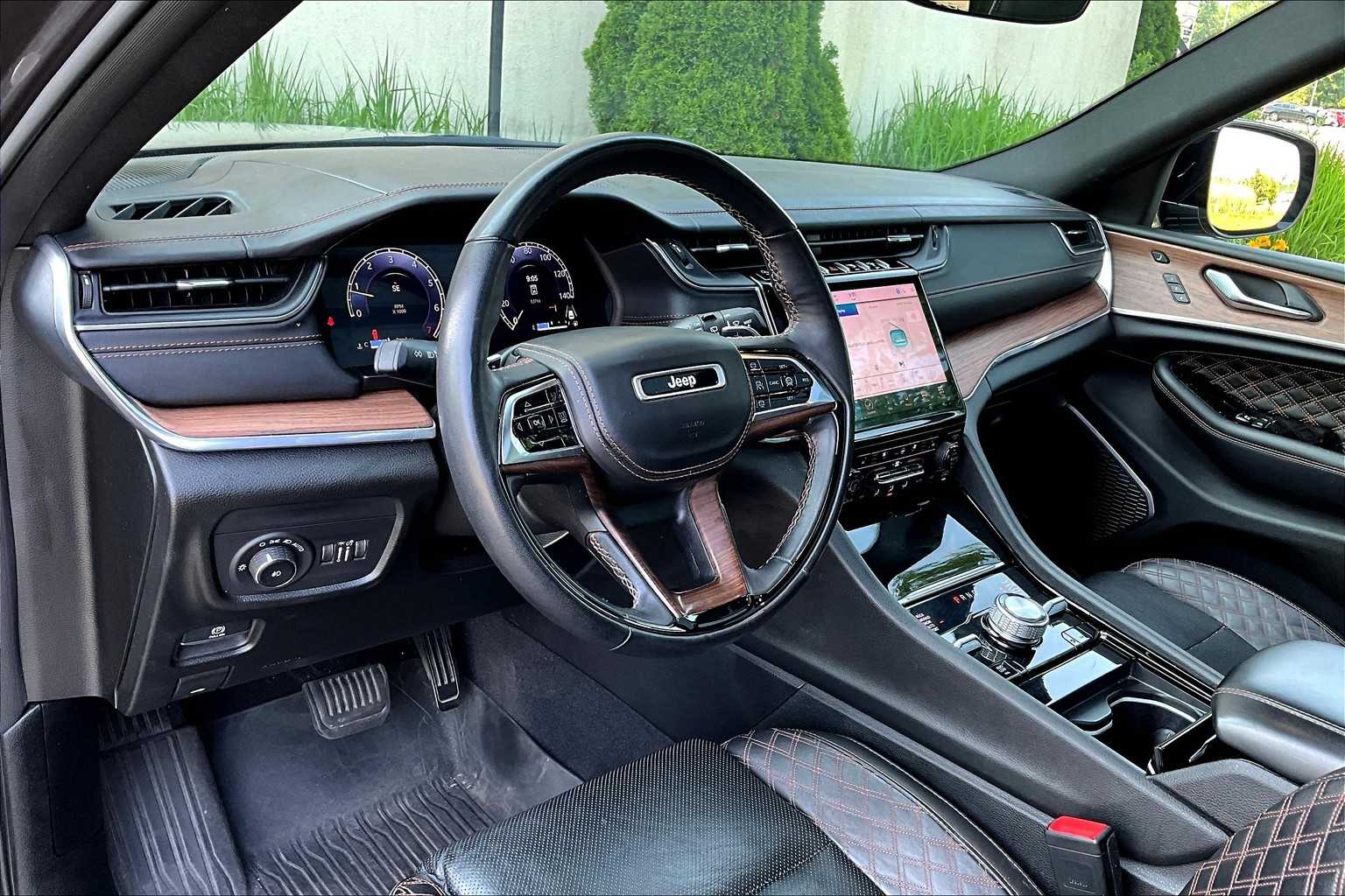 2023 Jeep Grand Cherokee Summit photo 17