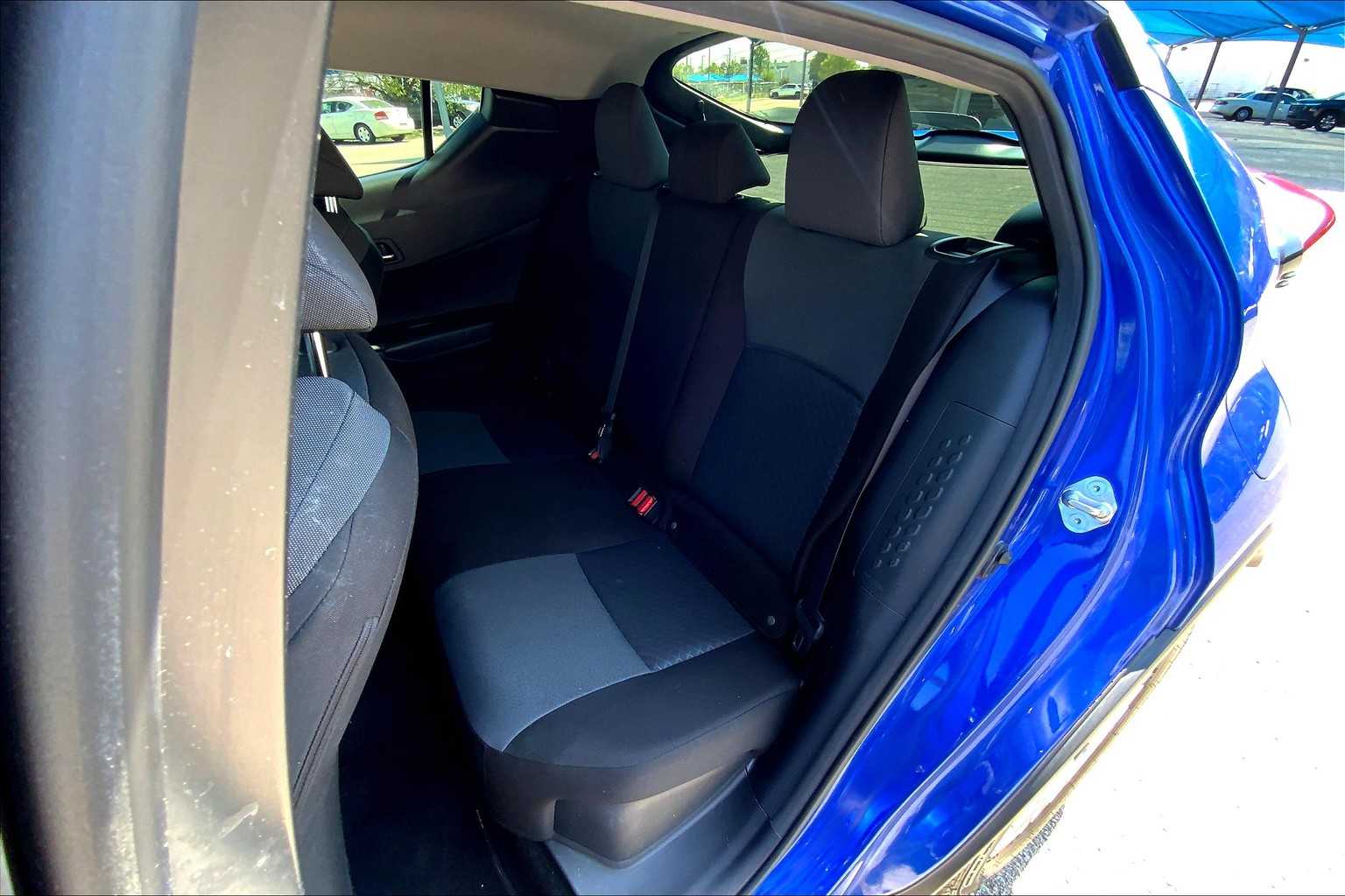 2020 Toyota C-HR LE photo 19