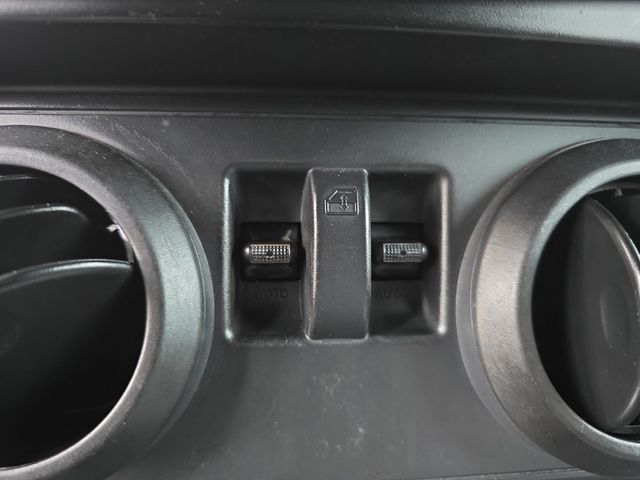 2010 Jeep Wrangler Sport photo 25