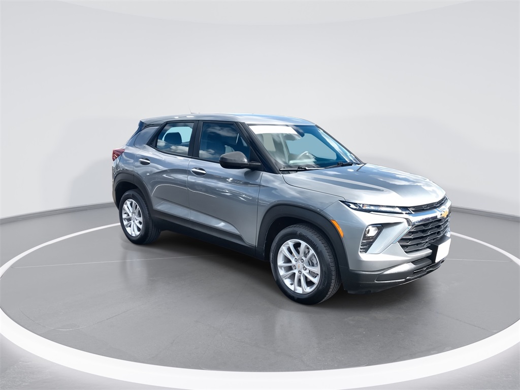 2024 Chevrolet Trailblazer LS photo 2