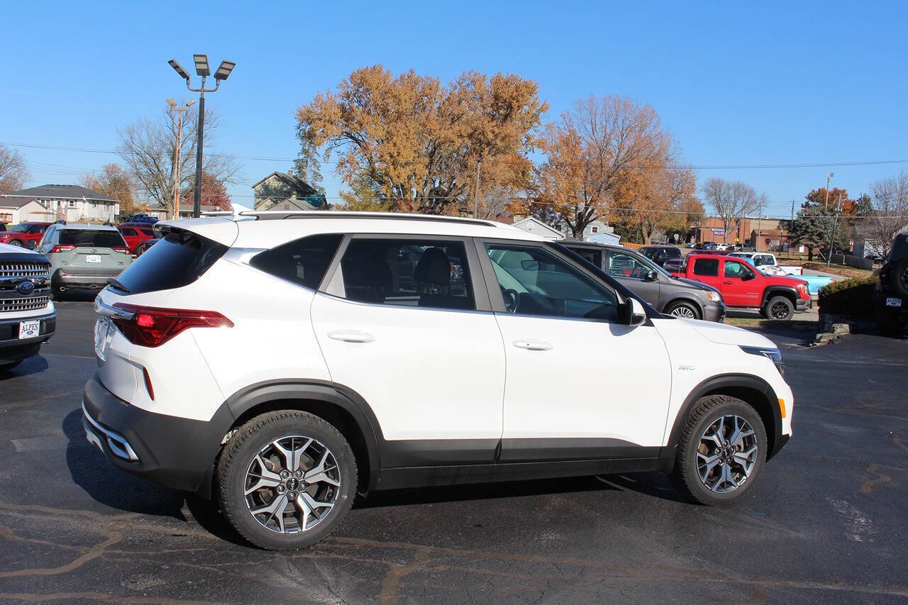 2022 Kia Seltos EX photo 4