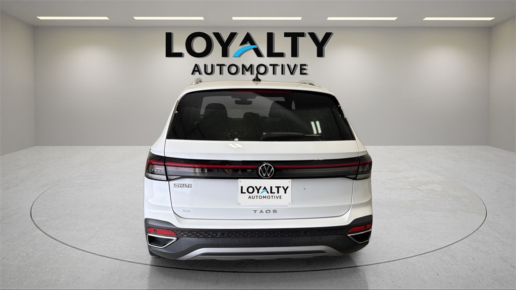 2025 Volkswagen Taos SE photo 3