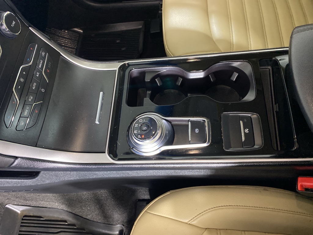 2019 Ford Edge SEL photo 23
