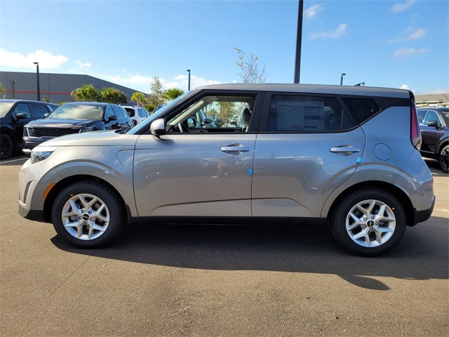 2025 Kia Soul LX photo 3