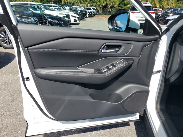 2026 Nissan Rogue SV photo 2