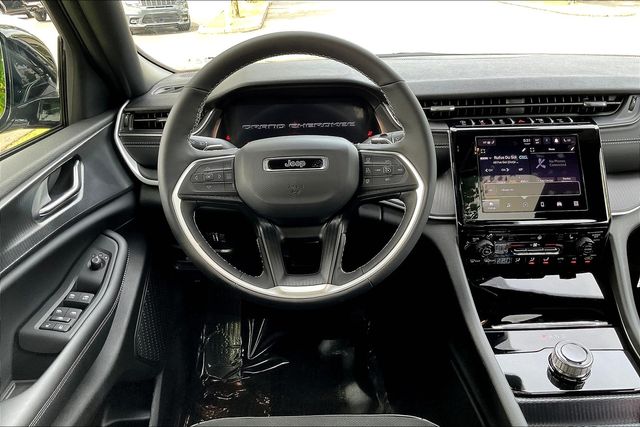 2025 Jeep Grand Cherokee Altitude photo 16