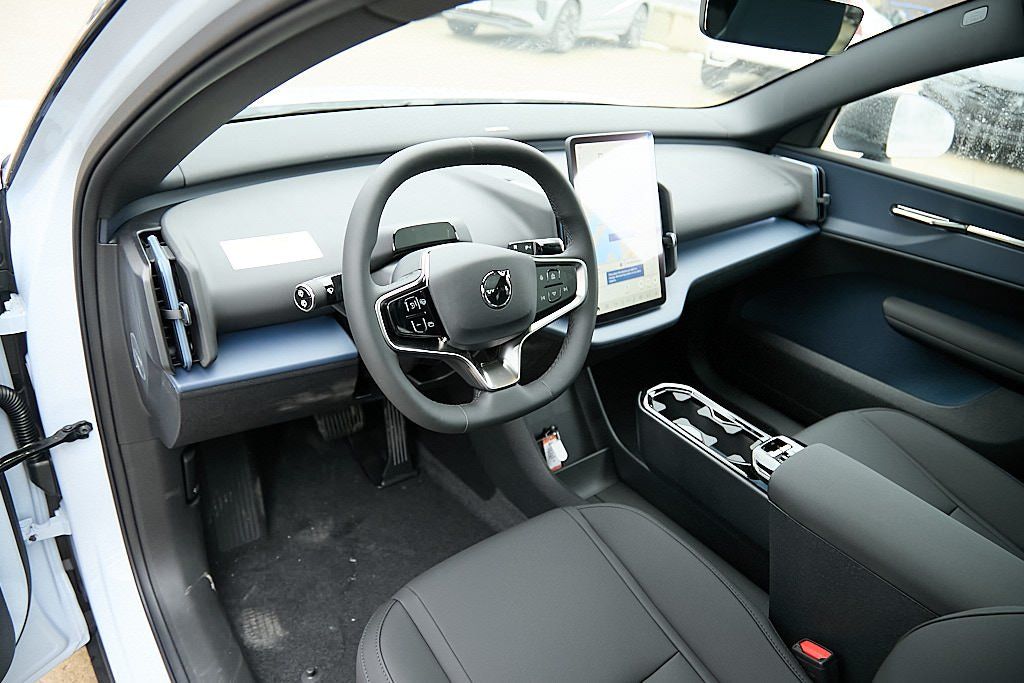 2026 VOLVO EX30 CC - Image 11