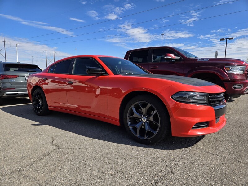 2017 Dodge Charger SE photo 2