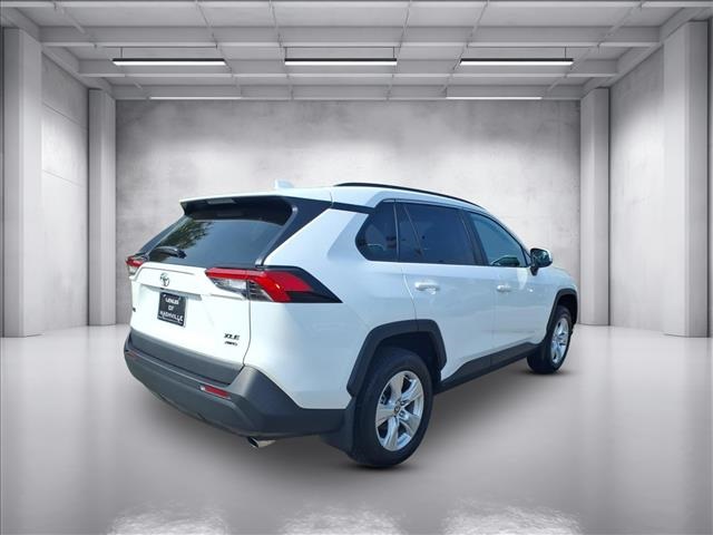 2021 Toyota RAV4 XLE photo 2