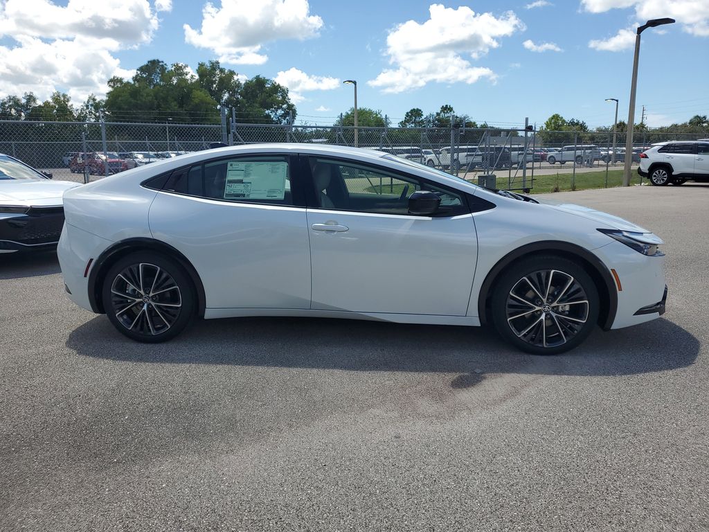 2026 Toyota Prius XLE photo 4
