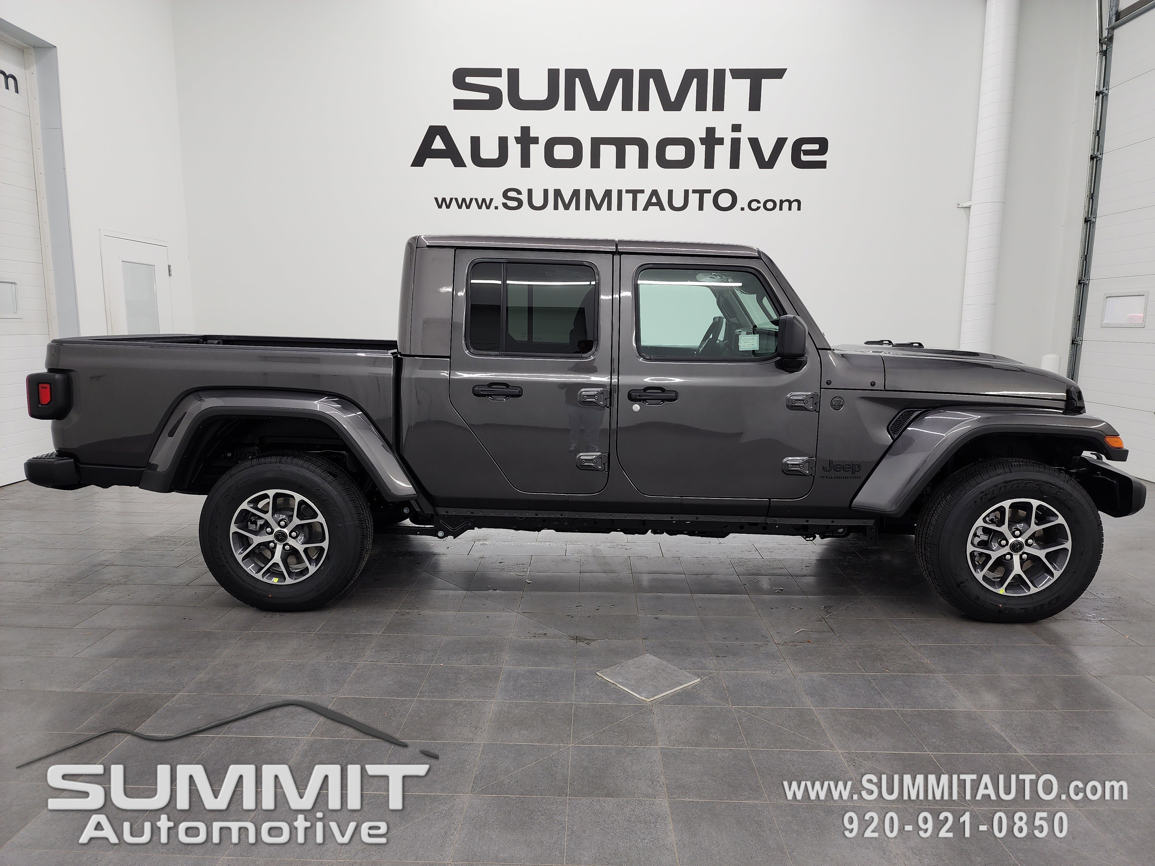 2026 Jeep Gladiator Sport S's photo