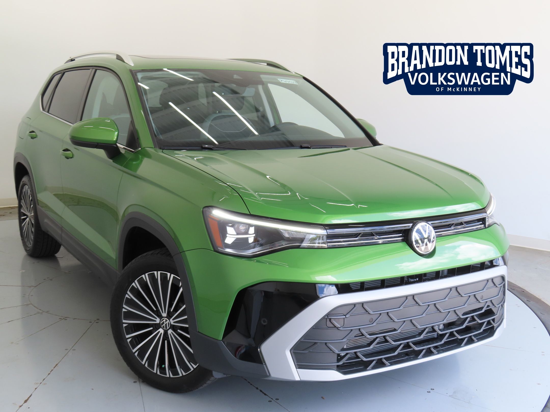 2025 Volkswagen Taos SE's photo