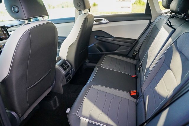 2025 Volkswagen Taos SE photo 15