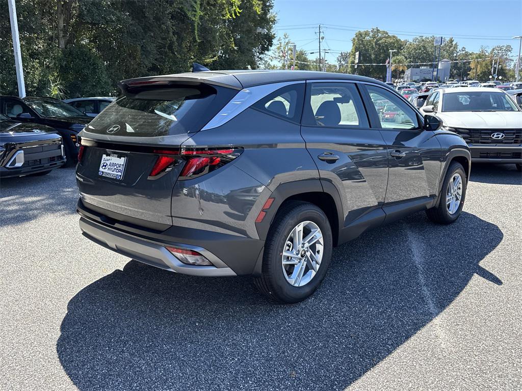 2026 Hyundai Tucson SE photo 2