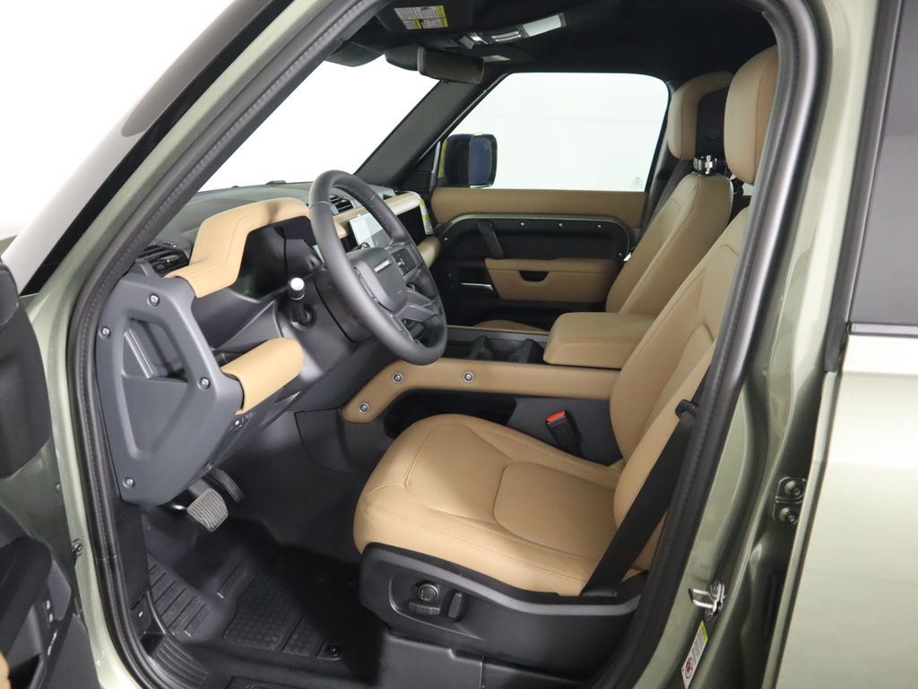 2025 Land Rover Defender 110 S photo 19