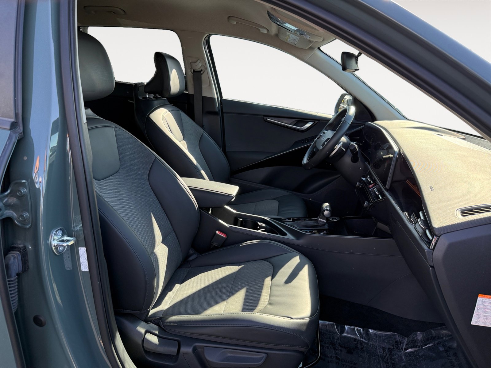 2023 Kia Niro EX photo 18