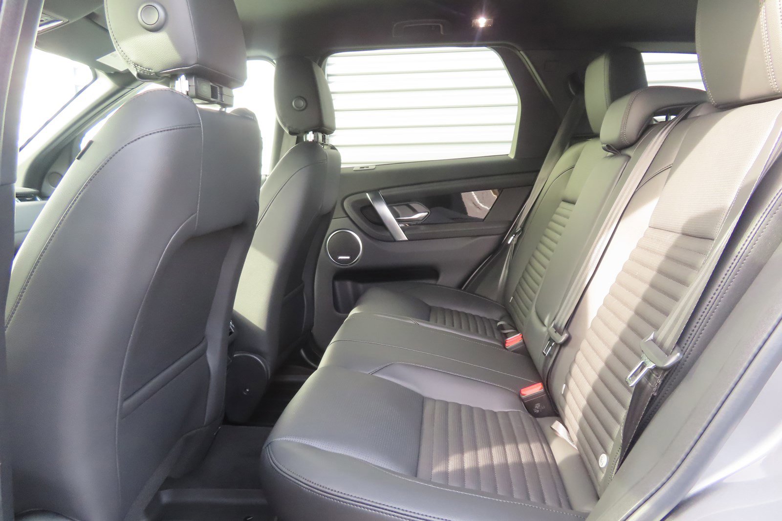 2023 Land Rover Discovery Sport SE photo 6