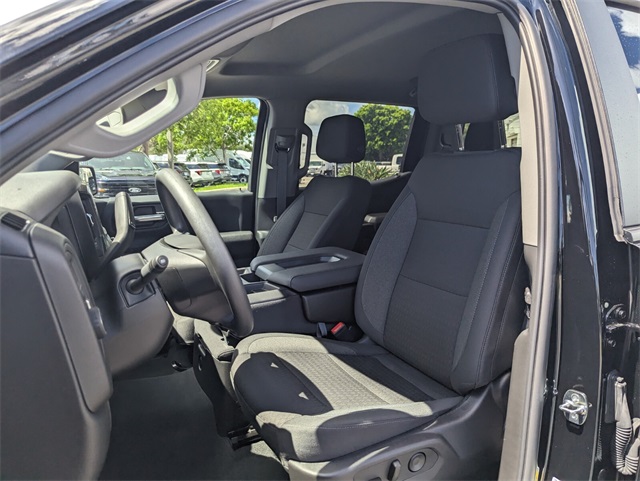 2025 Chevrolet Silverado 1500 Custom photo 2