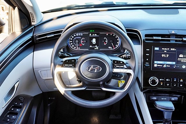 Used 2023 Black Hyundai SE image 17