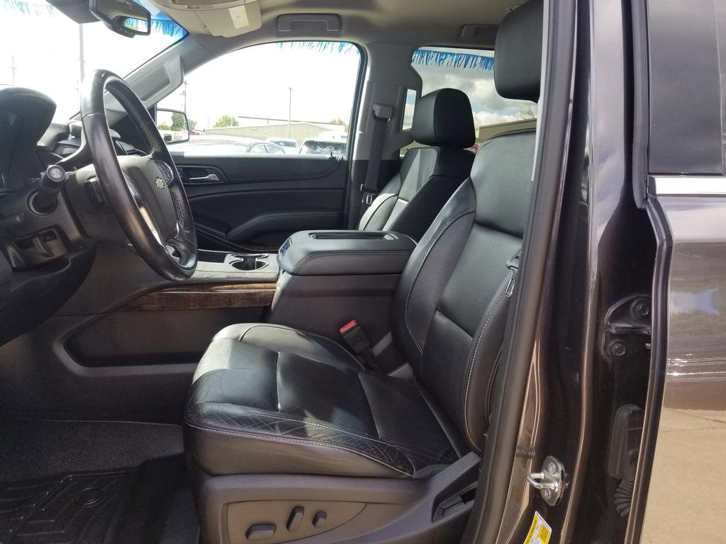 2017 Chevrolet Suburban LT photo 11