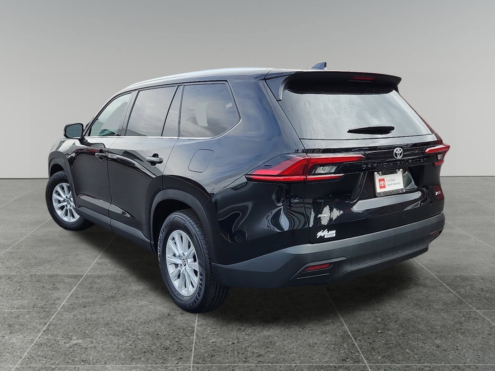 2025 Toyota Grand Highlander XLE photo 3