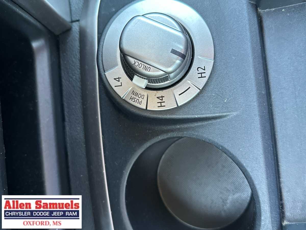 2019 Toyota 4Runner SR5 photo 26