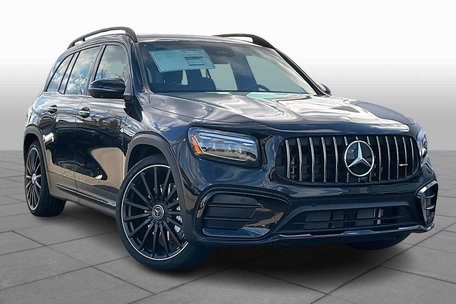 2025 Mercedes Benz GLB AMG 35 4MATIC photo 2
