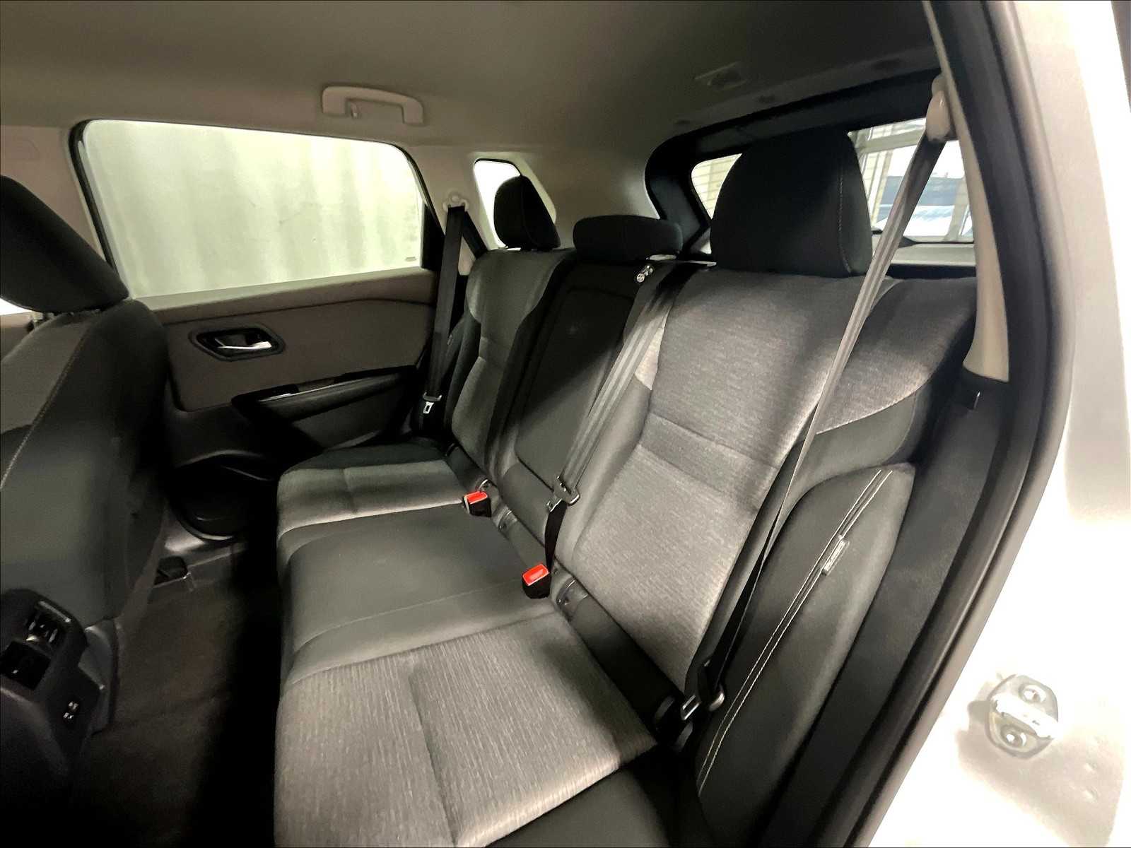 2023 Nissan Rogue SV photo 14