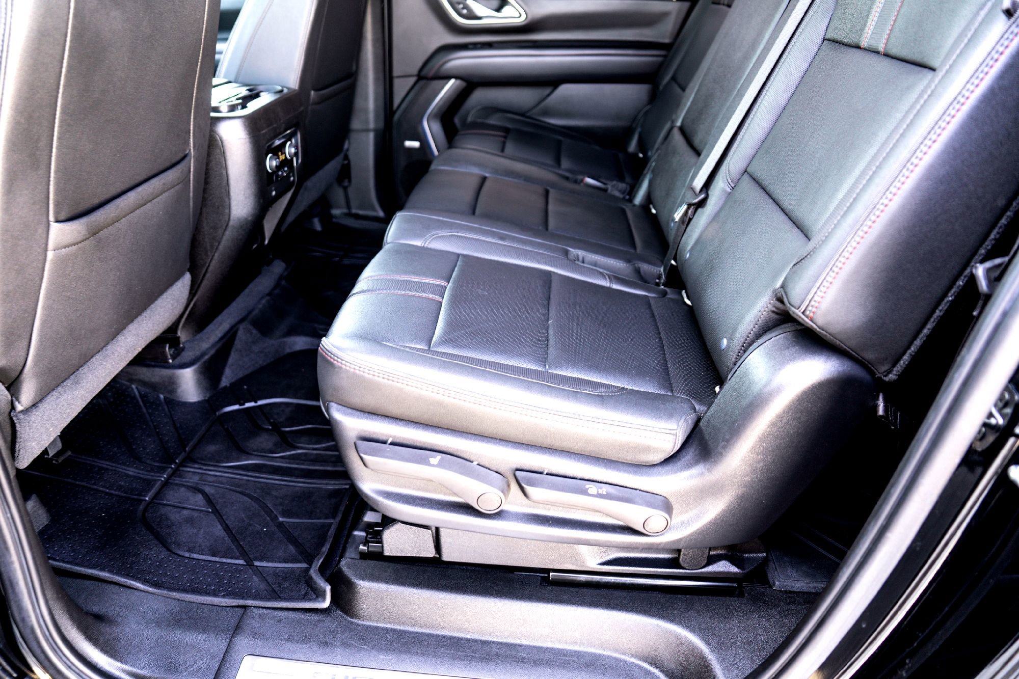 2021 Chevrolet Suburban RST photo 19