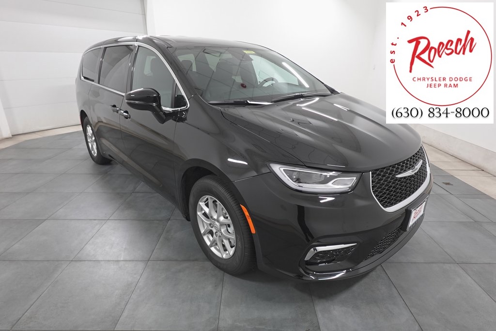 2026 Chrysler Pacifica Select's photo