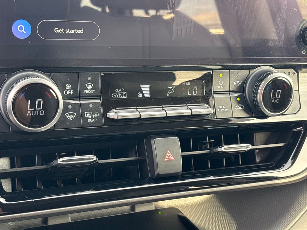 2023 Toyota Highlander L photo 29