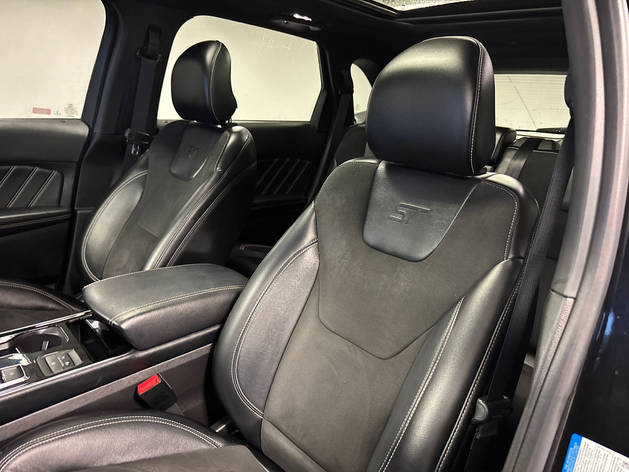2019 Ford Edge ST photo 25