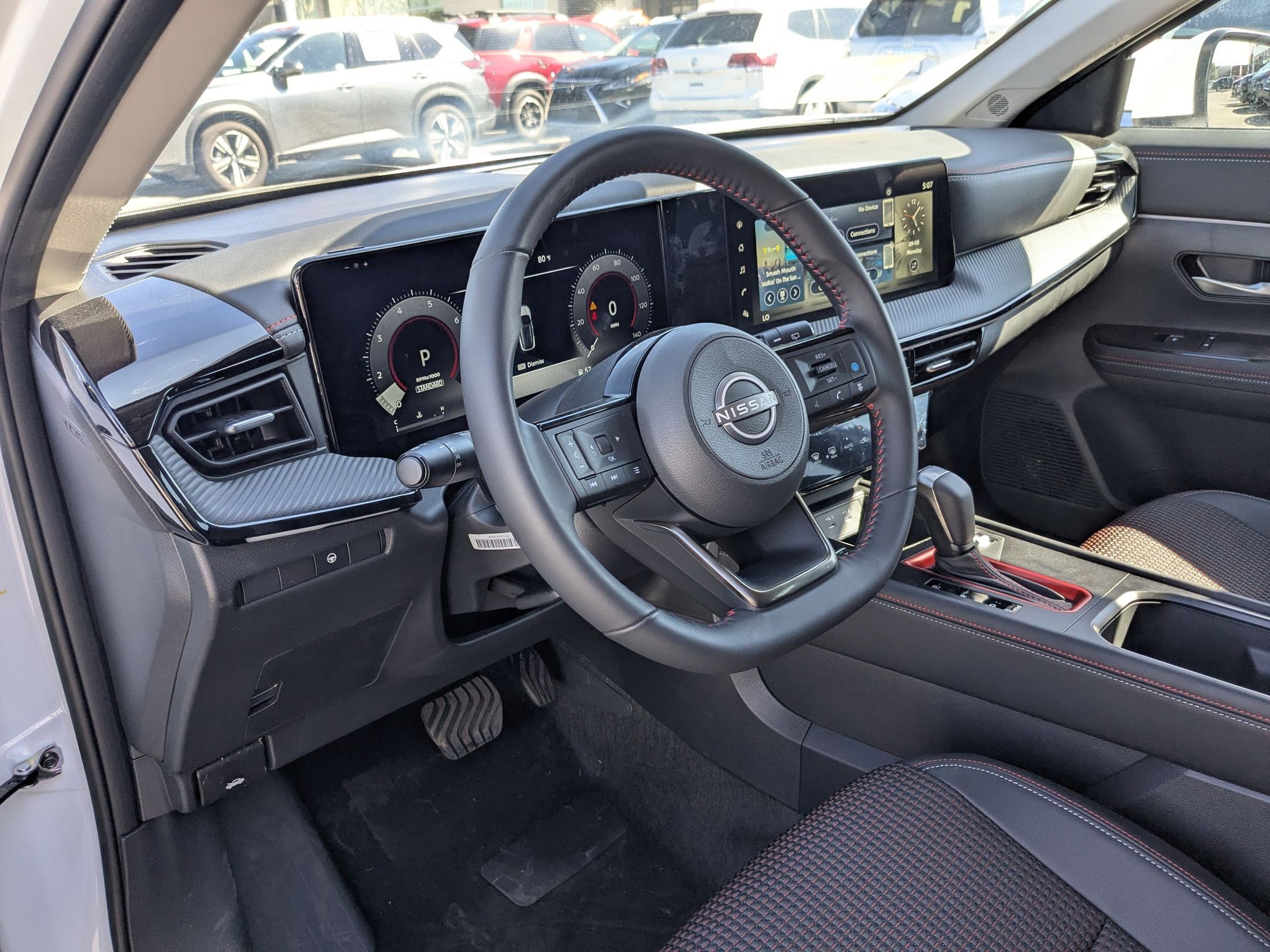 2025 Nissan Kicks SR photo 4