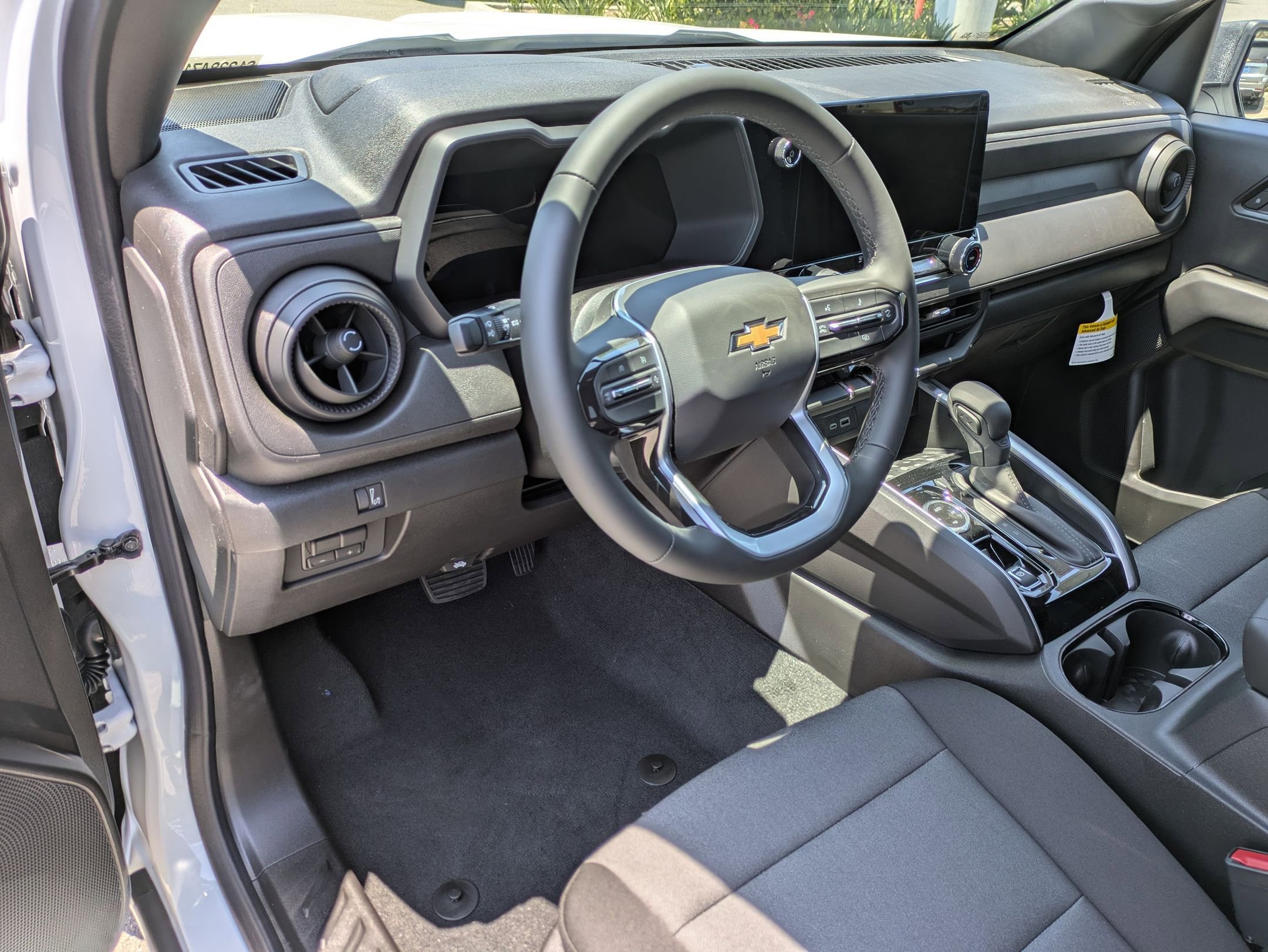 2025 Chevrolet Colorado LT photo 10