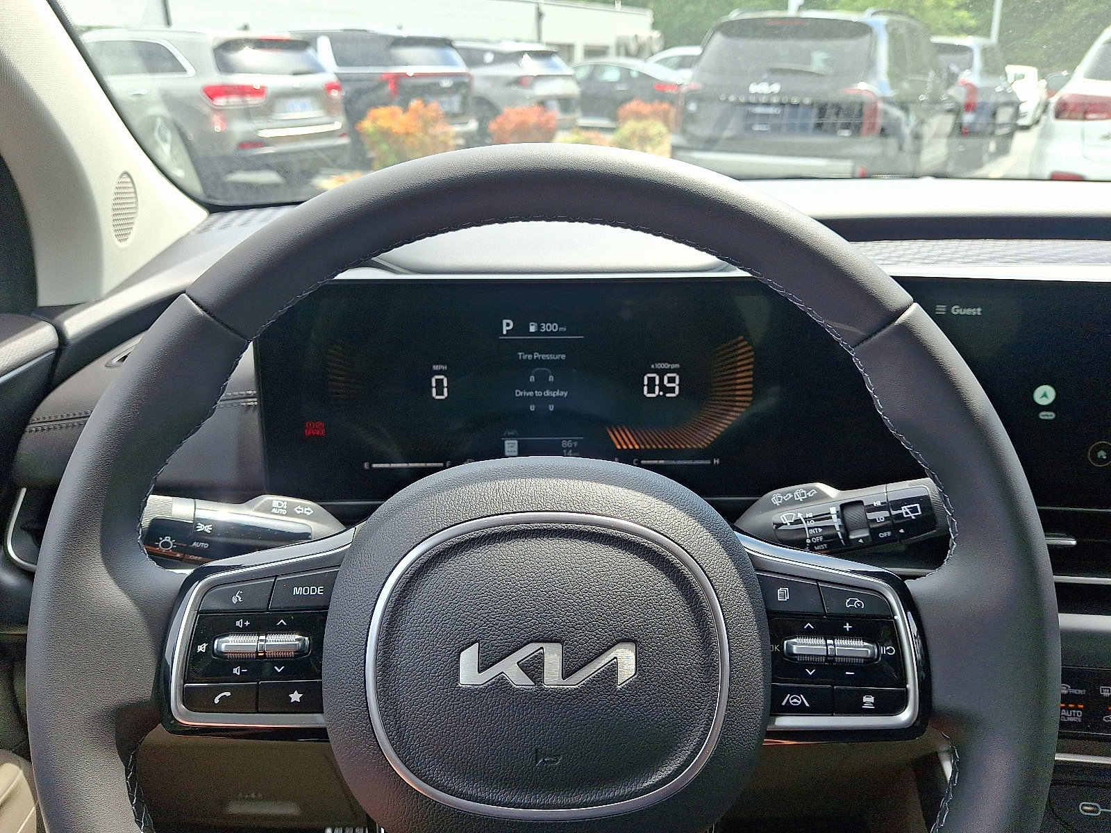 2025 Kia Carnival LXS photo 9