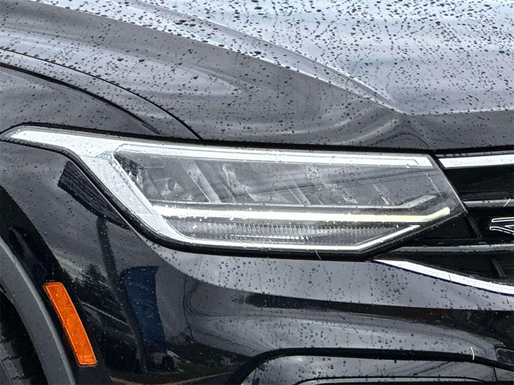 2022 Volkswagen Tiguan SE R-Line Black photo 3