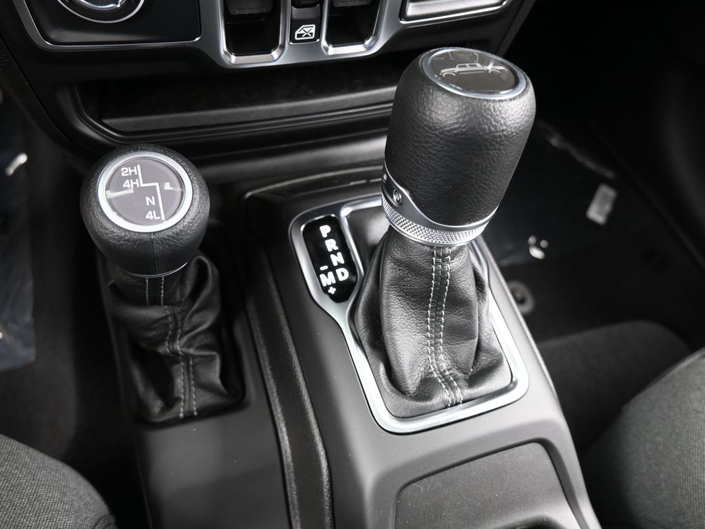 2025 Jeep Gladiator Sport S photo 19