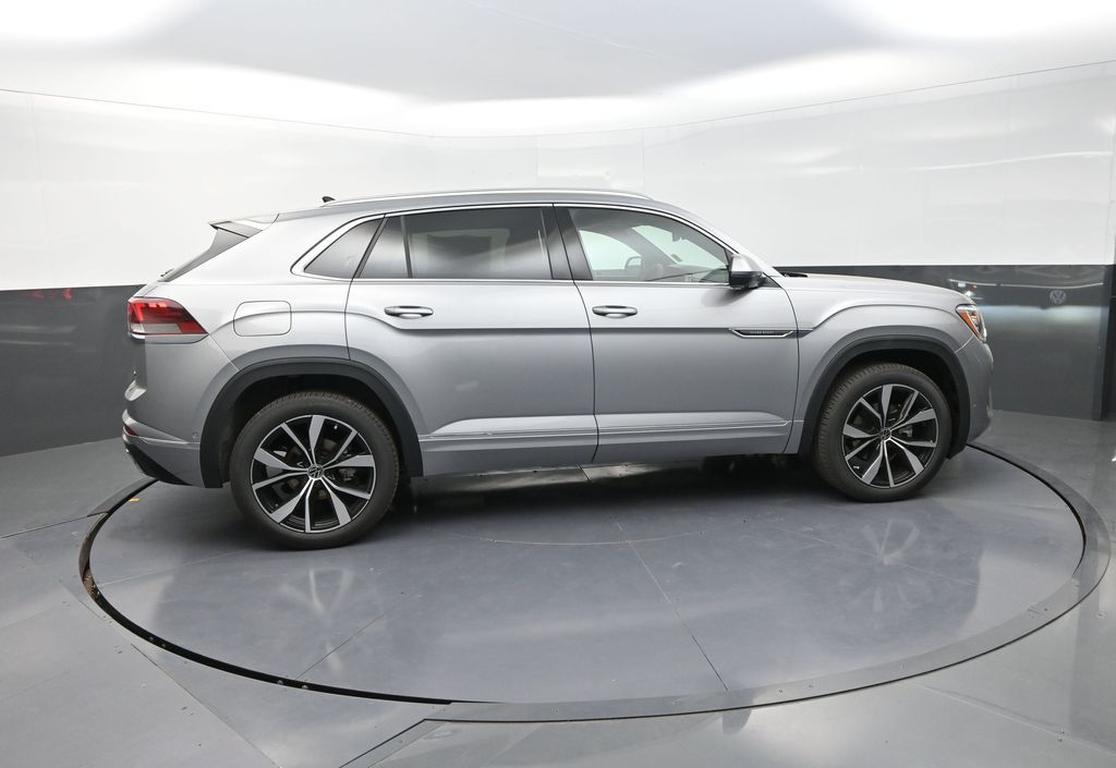 2025 Volkswagen Atlas Cross Sport SEL Premium R-Line photo 8