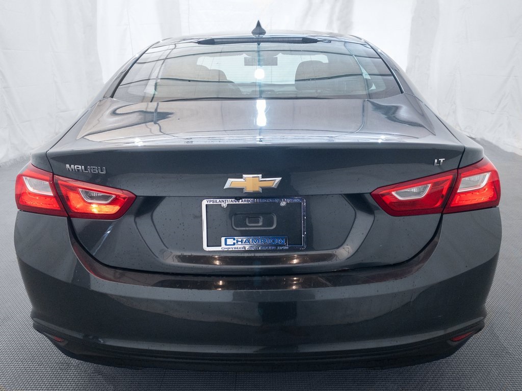 2017 Chevrolet Malibu 1LT photo 4