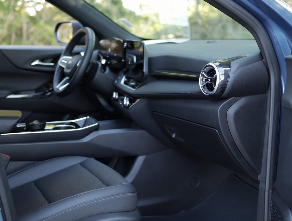 2025 Chevrolet Equinox LT photo 31