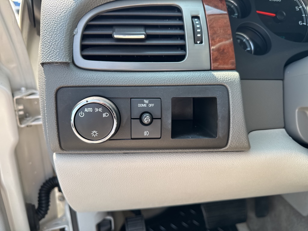2008 Chevrolet Avalanche LTZ photo 47