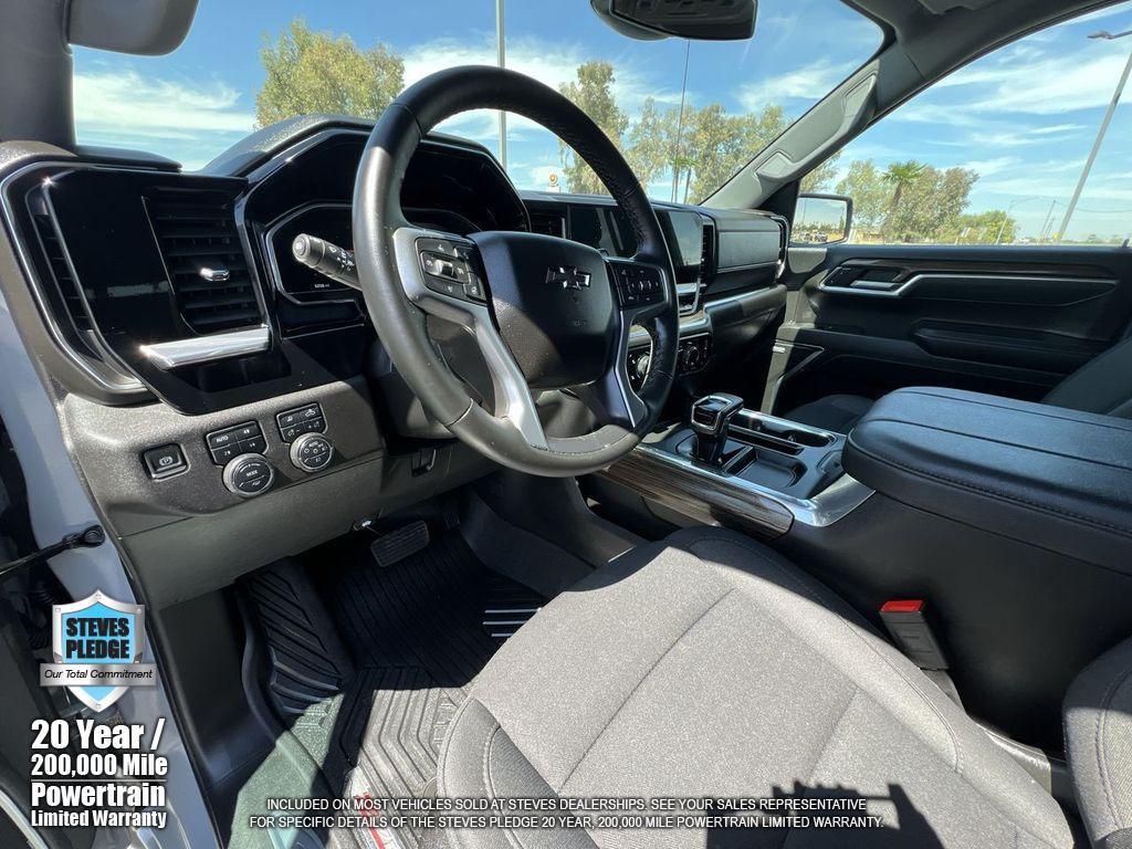 2025 Chevrolet Silverado 1500 RST photo 14
