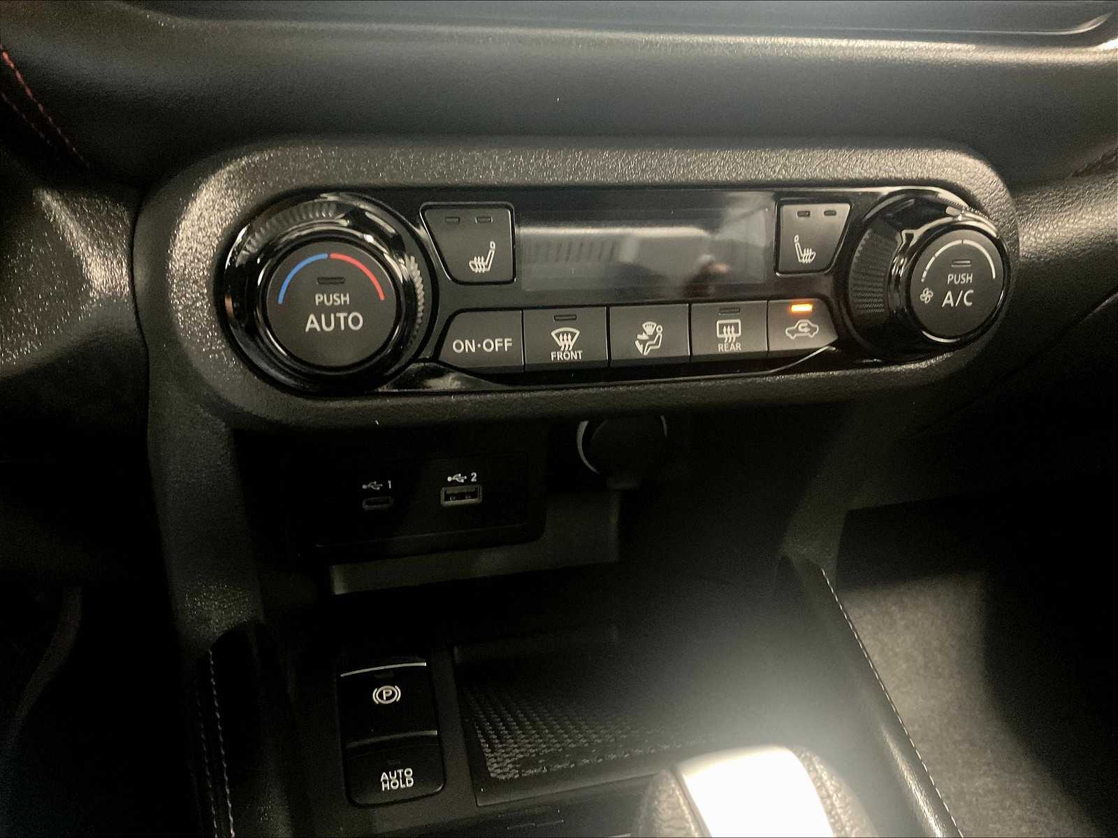 2023 Nissan Kicks SR photo 24