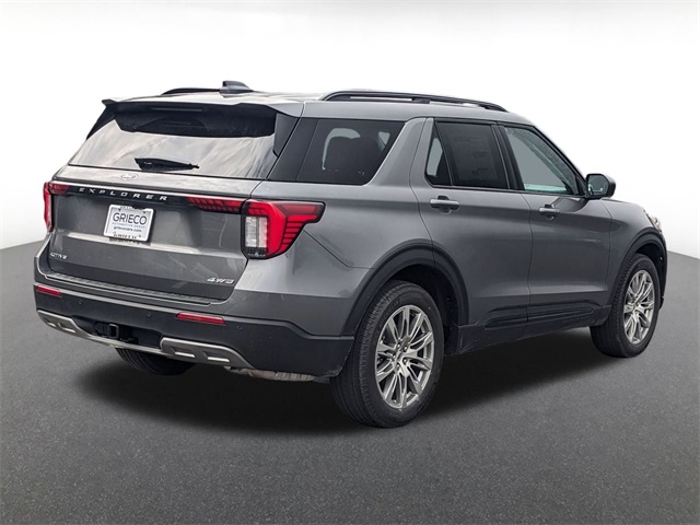2026 Ford Explorer photo 2