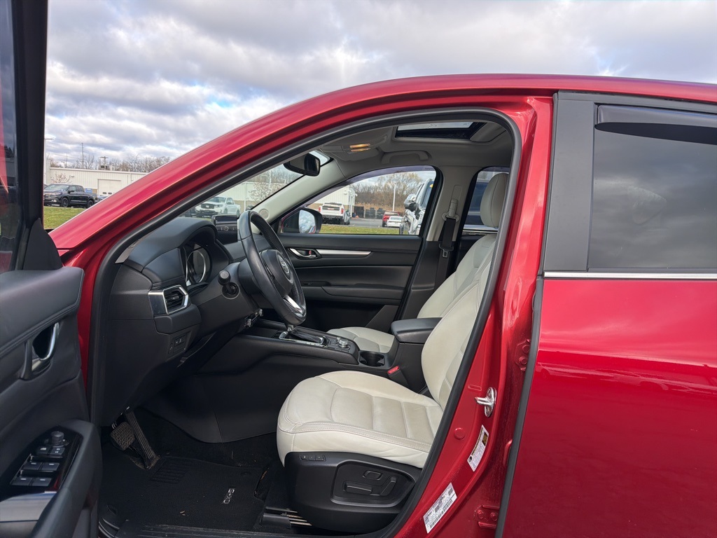 2023 Mazda CX-5 2.5 S Preferred photo 2