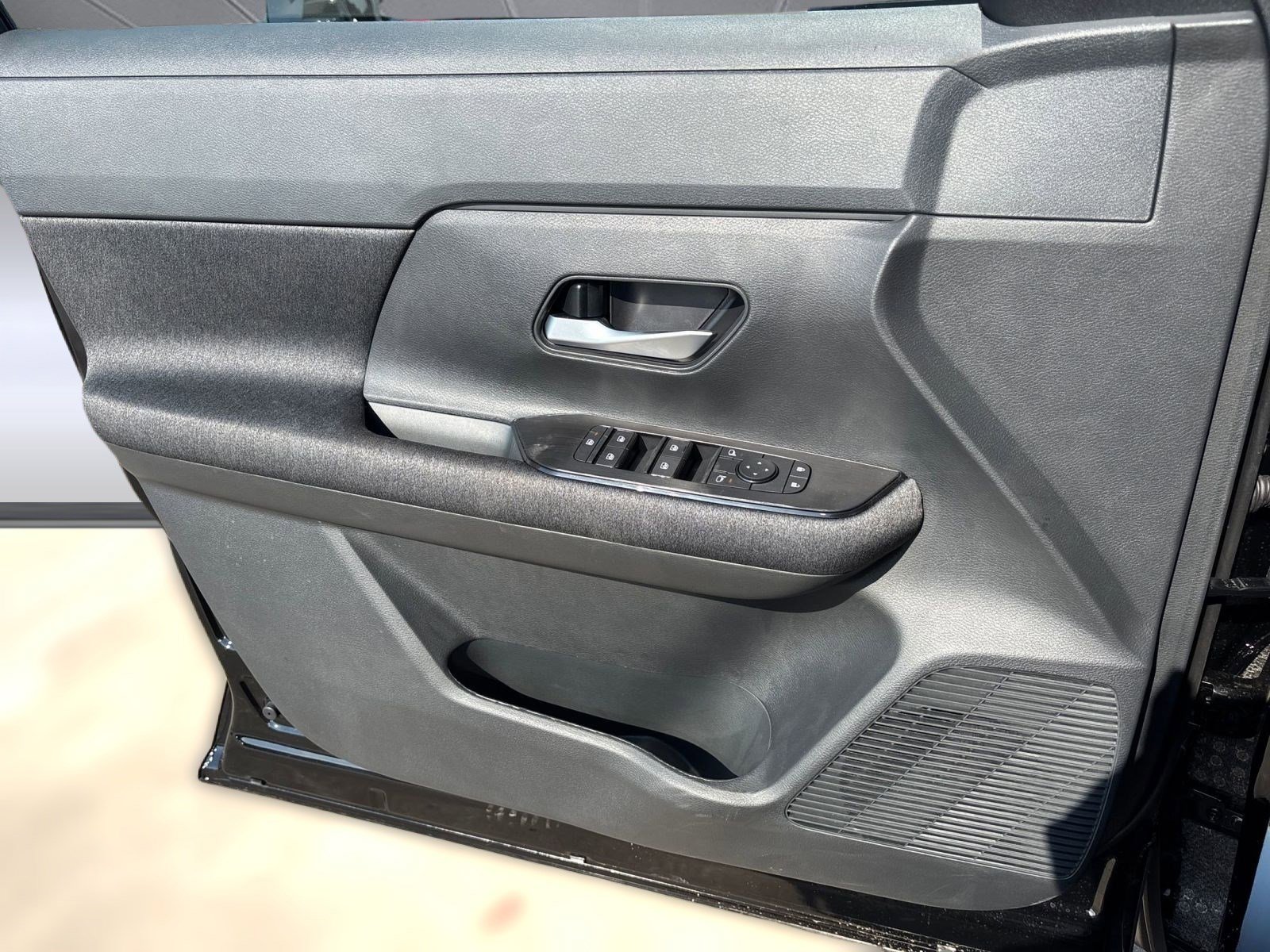 2026 Nissan Kicks SV photo 21