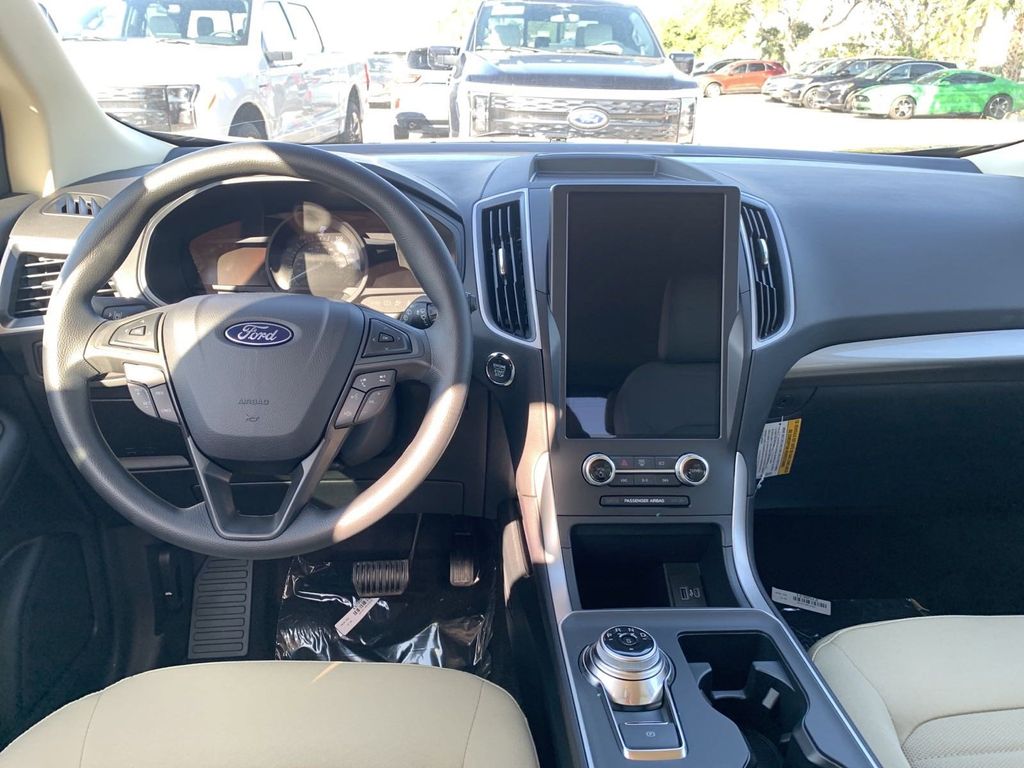 2024 Ford Edge SE photo 4