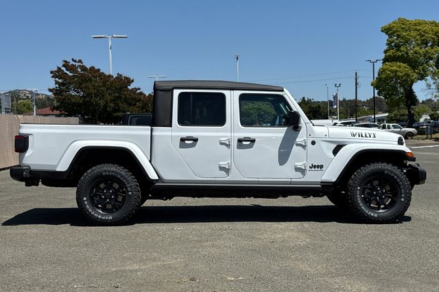 2025 Jeep Gladiator Willys photo 3